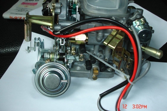 Caburetor ชิ้นส่วนเครื่องยนต์เบนซินสำหรับ Toyota 22R Engine OEM 21100-35520