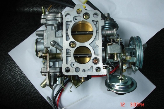 Caburetor ชิ้นส่วนเครื่องยนต์เบนซินสำหรับ Toyota 22R Engine OEM 21100-35520